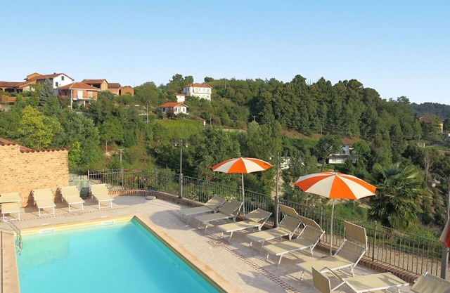 Hermoso apartamento para 3 personas con piscina, WIFI, TV, patio, mascotas permitida y aparcamiento