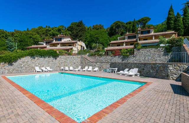 Hermoso apartamento para 4 personas con piscina, TV, terraza, mascotas permitida y aparcamiento