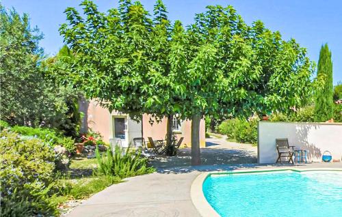 Nice Apartment In Caumont-Sur-Durance