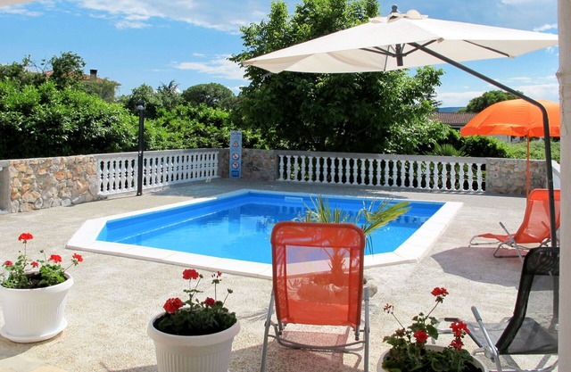 Bonito apartamento para 6 personas con WIFI, piscina, A/C, TV, terraza y aparcamiento