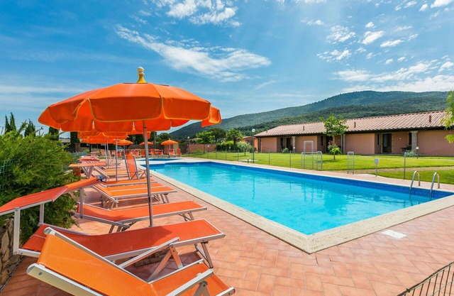 Precioso apartamento en villa con piscina, A/C, WIFI, TV, terraza, mascotas permitida y aparcamiento