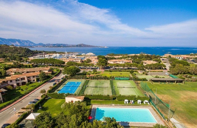 Precioso apartamento en villa para 8 personas con piscina, A/C, TV, terraza y aparcamiento