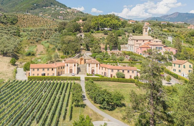 Nice apartment in villa for 4 people with WIFI, TV and parking
