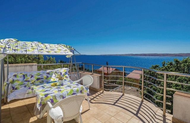 Bonito apartamento en Karlobag con WiFi
