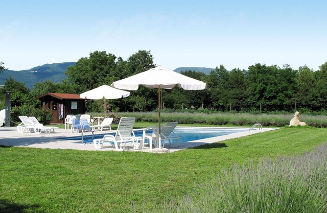 Bonito apartamento en villa para 4 personas con WIFI, piscina, A/C, TV, terraza y aparcamiento