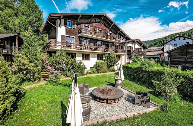 Precioso apartamento en villa para 23 personas con WIFI, jacuzzi, terraza y aparcamiento