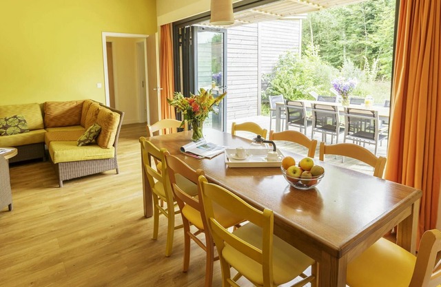 Acogedor apartamento en villa para 8 personas con WIFI, jacuzzi, piscina, TV, terraza y aparcamiento