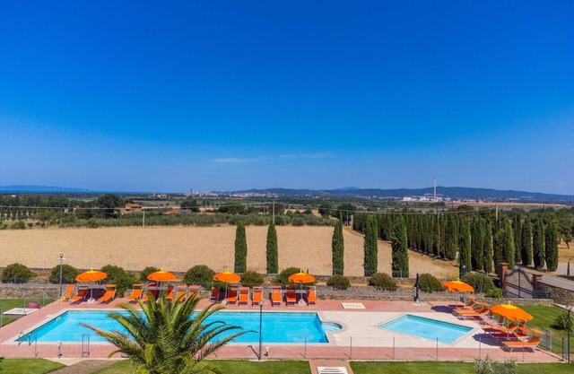Acogedor apartamento en villa con piscina, WIFI, A/C, TV, terraza, mascotas permitida y aparcamiento