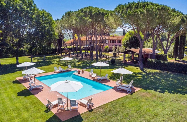 Hermoso apartamento en villa para 4 personas con WIFI, piscina, A/C, TV, terraza y aparcamiento