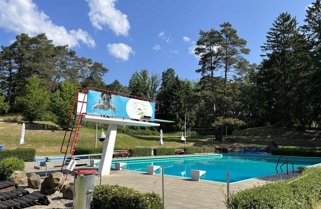 Bonito apartamento en villa con piscina, WIFI, TV, terraza, mascotas permitida y aparcamiento