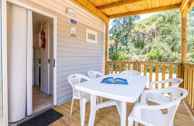 Acogedor apartamento en villa para 6 personas con WIFI, piscina, A/C, TV, terraza y aparcamiento