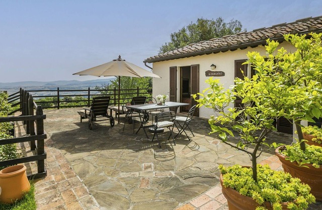 Precioso apartamento en villa con piscina, A/C, WIFI, terraza, vista panorámica y aparcamiento