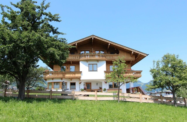 Apartamento en villa con WIFI, TV, terraza, mascotas permitida, vista panorámica, aparcamiento