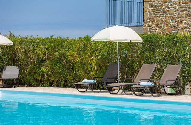 Bonito apartamento en villa con A/C, piscina, WIFI, TV, terraza, vista panorámica y aparcamiento