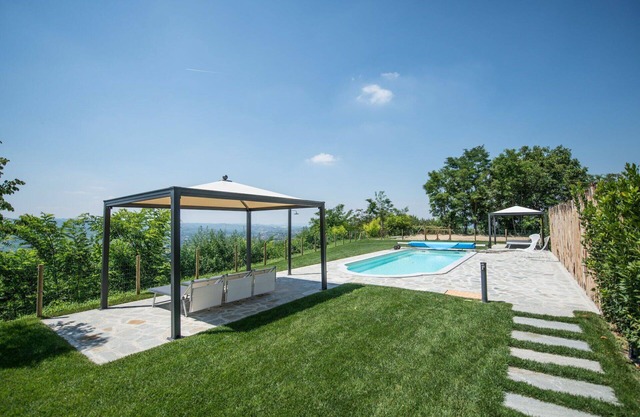 Precioso apartamento en villa con piscina, A/C, WIFI, TV, patio, vista panorámica, aparcamiento