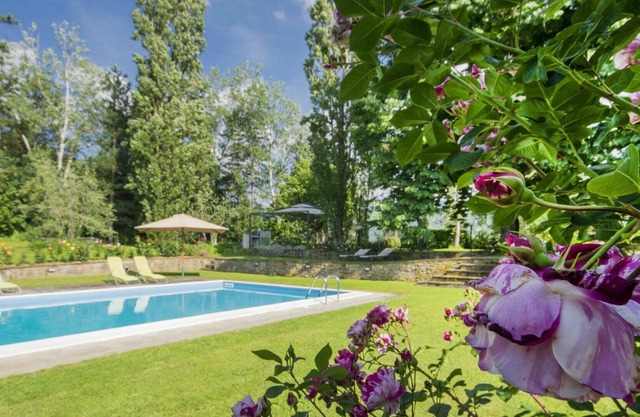 Precioso apartamento en villa con piscina, WIFI, terraza, mascotas permitida y aparcamiento