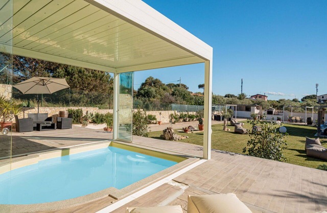 Acogedor apartamento en villa para 3 personas con WIFI, piscina, A/C, TV, patio y aparcamiento