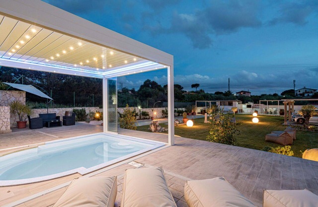 Acogedor apartamento en villa para 3 personas con piscina, A/C, WIFI, TV y patio