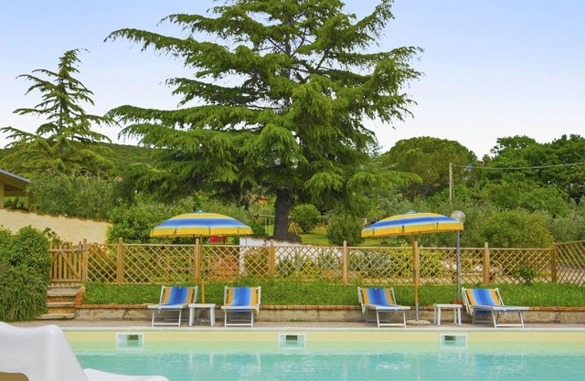 Bonito apartamento en villa con piscina, WIFI, TV, terraza, aparcamiento, cerca de San Gimignano