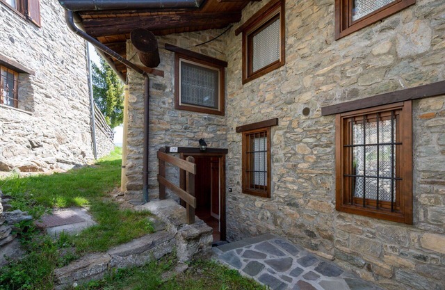 Bonito apartamento para 6 personas con TV, balcón y aparcamiento, cerca de Aosta