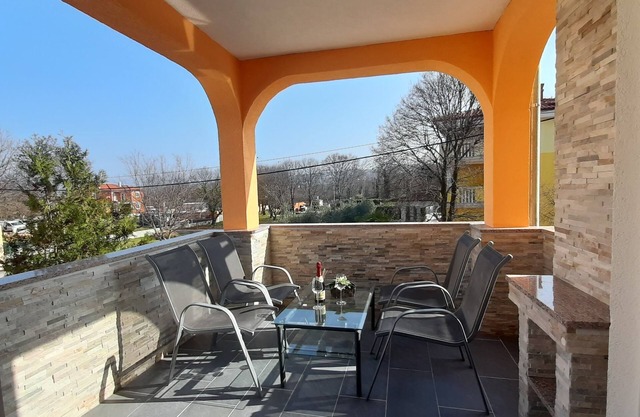 Bonito apartamento cerca de Malinska