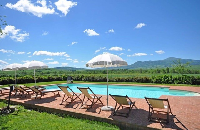 Hermoso apartamento con WIFI, piscina, TV, vista panorámica y aparcamiento, cerca de Montepulciano