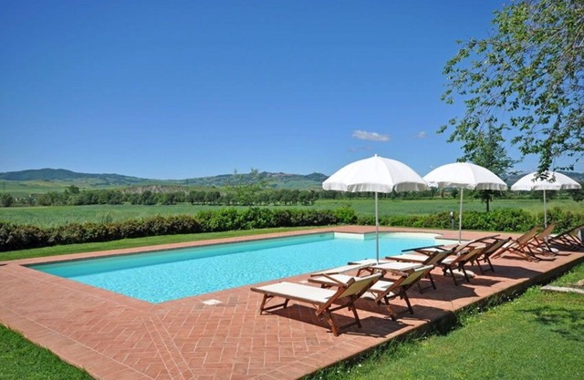 Acogedor apartamento con WIFI, piscina, TV, vista panorámica y aparcamiento, cerca de Montepulciano