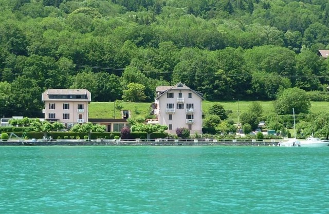 NEST LAGO: encantador apartamento "los pies en el agua" del lago de Annecy