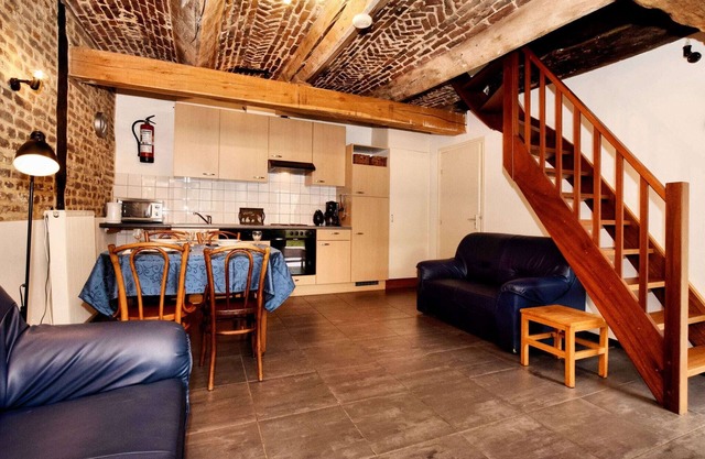 Hermosa casa de vacaciones en Richelle con terraza privada