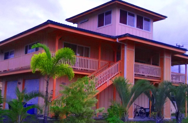 Bonita casa grande cerca de las playas de arena negra y campos de lava Kehena / Pohoiki.