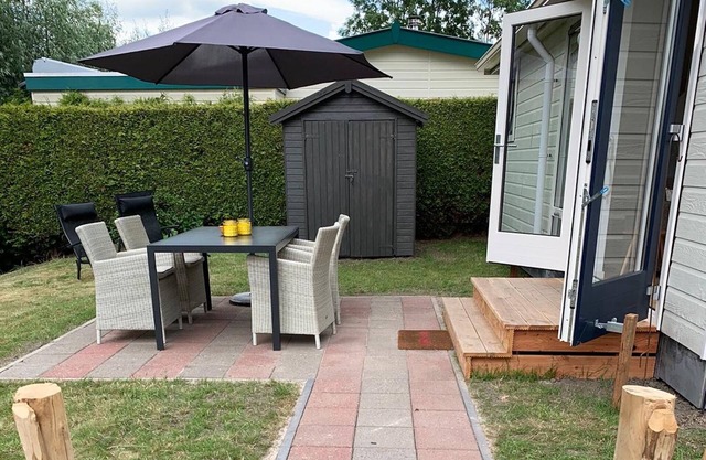Acogedor chalet con microondas combinado, cerca del mar de Wadden