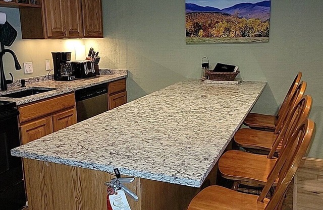 Nice Condo At Attitash Mountain Village, Close to Storyland, Location!