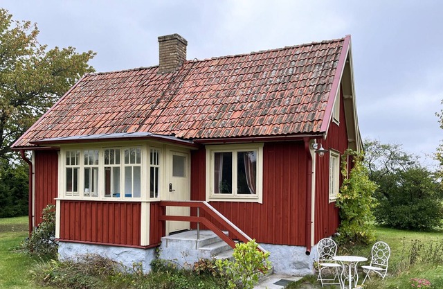 Nice cottage located close to a bay in Skäppevik I SE05046