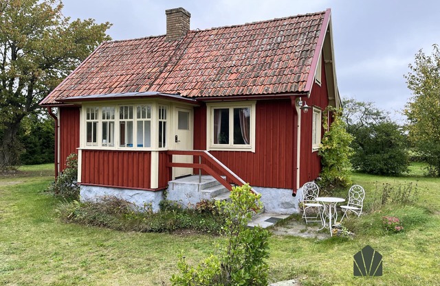 Nice cottage located close to a bay in Skäppevik I SE05046