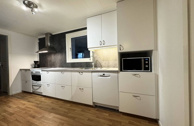 Nice cottage outside Munkedal by Saltkällan, with sea view | SE09053