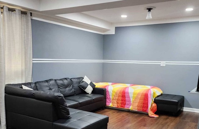 Nice Cozy Appartment in West Rojers Park Area