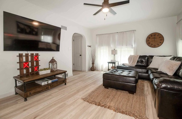 Nice East Side 3BR 2BA WIFI SMART TV