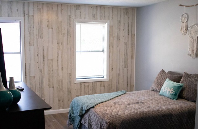 Nice family size apartment with a patio and 10 min to the theme park.