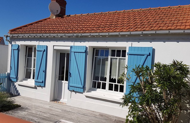 Nice fisherman's cottage quietly located, 600 meters from the beach, with fenced garden