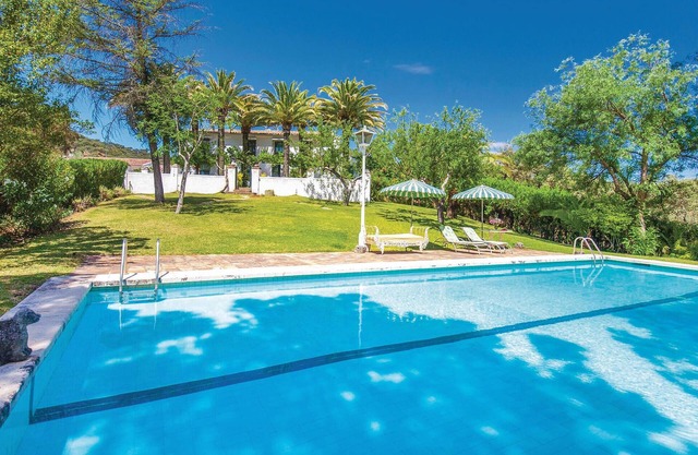 Nice home in Higuera de la Sierra