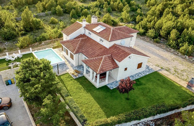 Bonita casa en Dubrava, cerca de.