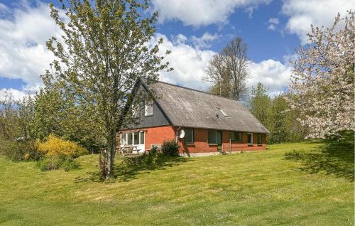 Nice Home In Aakirkeby With Wifi