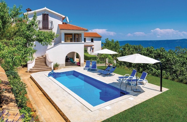 Bonita casa en Brsec con vistas al mar.