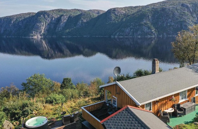Nice Home In Farsund With Wifi