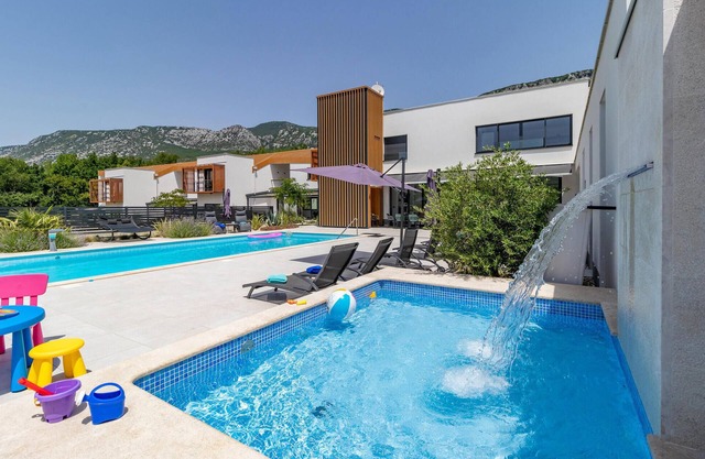 Bonita casa en Grizane con sauna