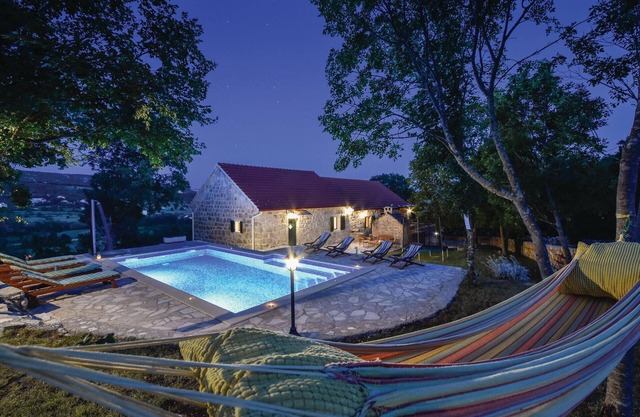 Bonita casa en Hrvace con WiFi
