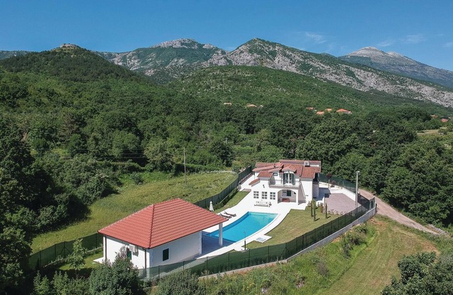 Bonita casa en Hrvace con WiFi