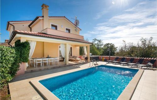 Nice Home In Krvavici