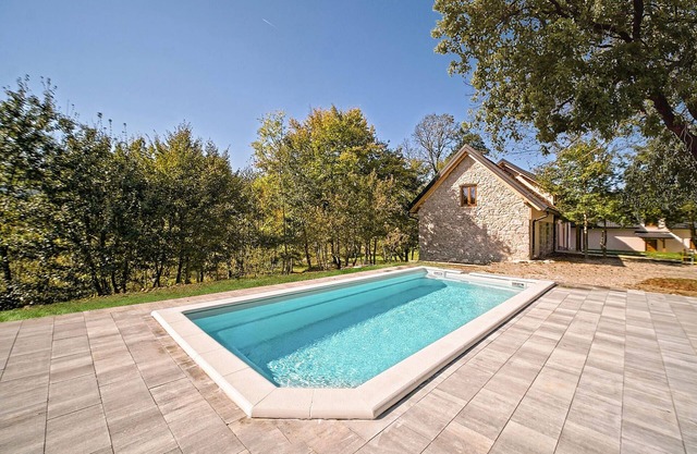 Bonita casa en Licka Jesenica con sauna