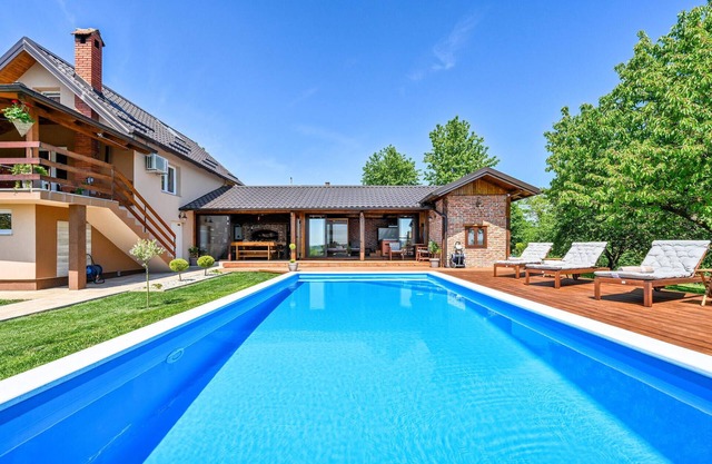 Bonita casa en Nova Diklenica con sauna